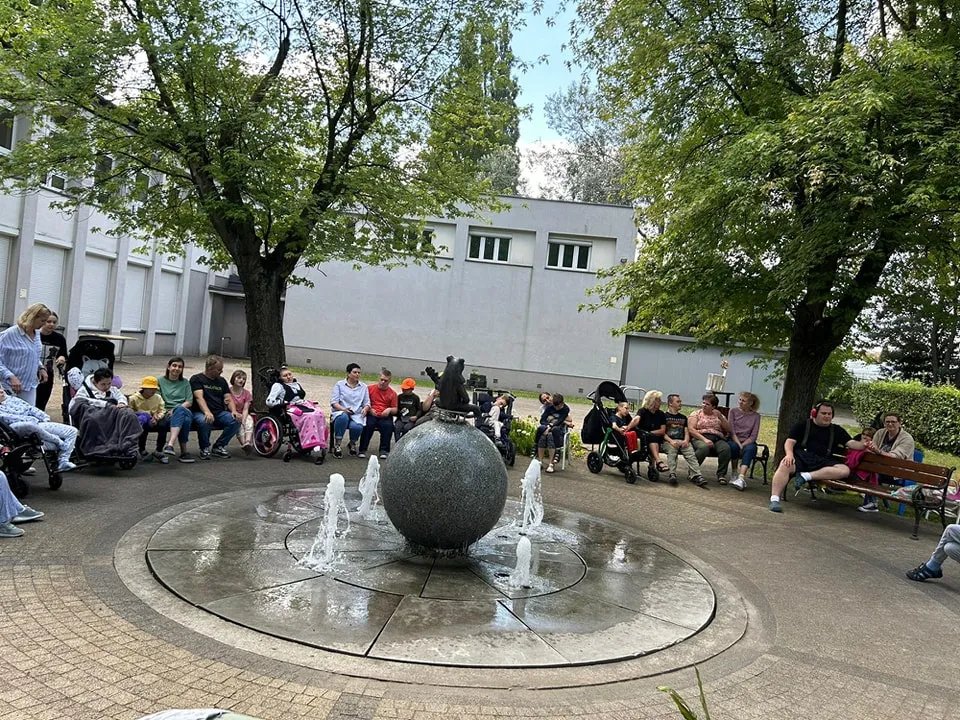 Uczniowie na akcji "Lato w mieście"