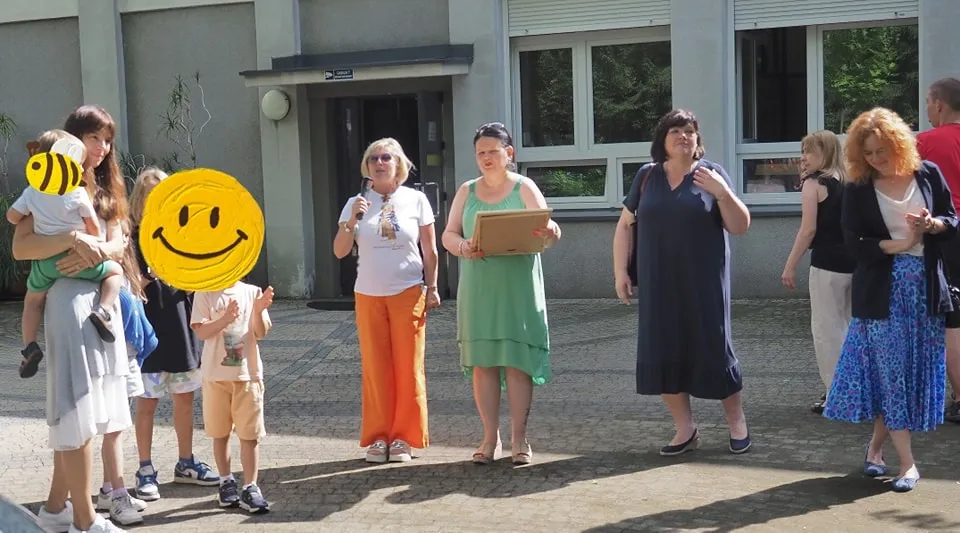 Uczniowie na uroczyste zakończenie cyklu zajęć z Alpakoterapii