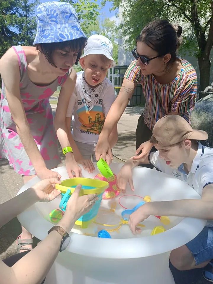 Uczniowie na akcji "Lato w mieście"