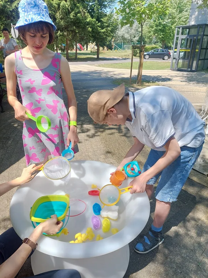 Uczniowie na akcji "Lato w mieście"