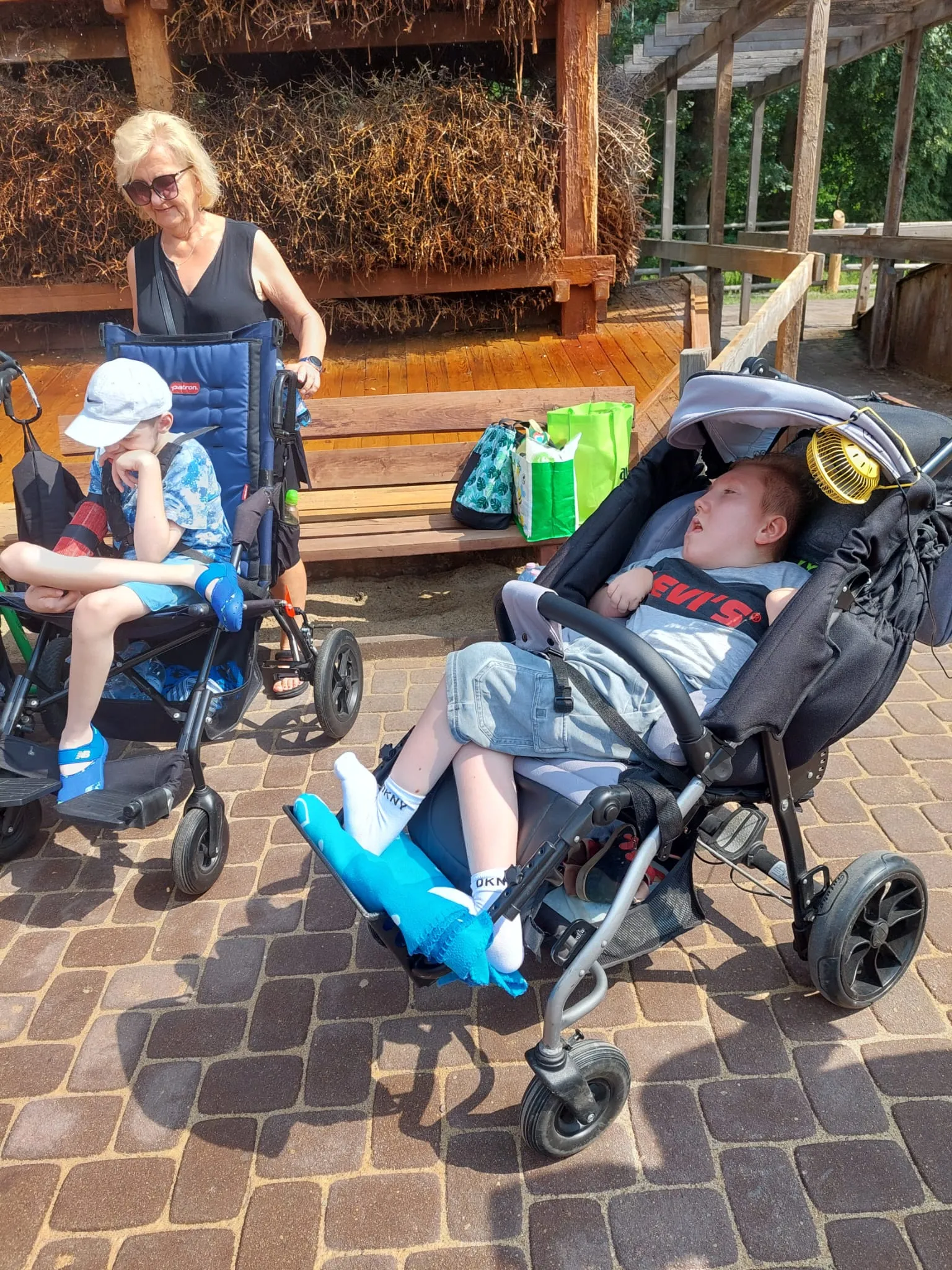 Uczniowie na akcji "Lato w mieście"