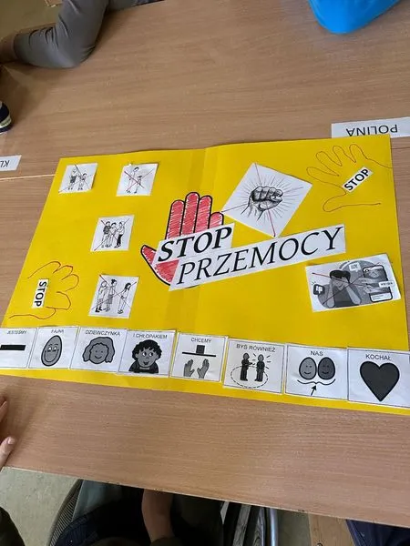 Uczniowie na zajęciach Dzieciństwo bez Przemocy