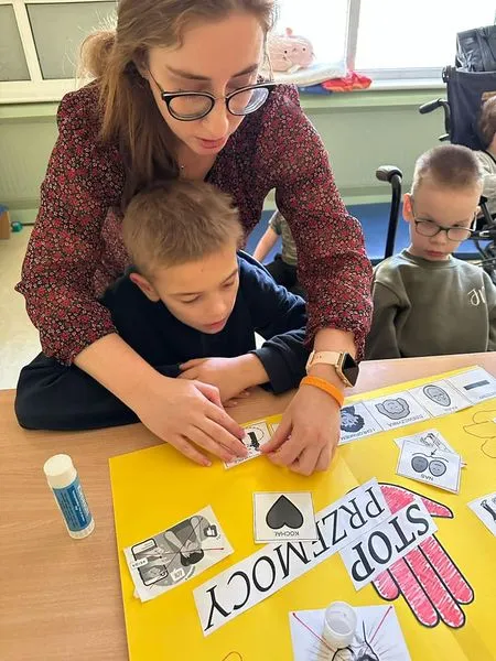 Uczniowie na zajęciach Dzieciństwo bez Przemocy