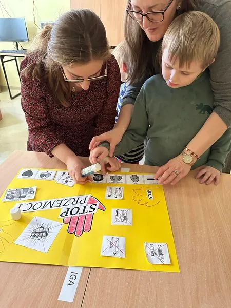 Uczniowie na zajęciach Dzieciństwo bez Przemocy