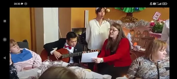 Uczniowie spotykają się z Mikołajem