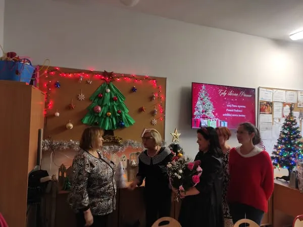 Uczniowie spotykają się z Mikołajem