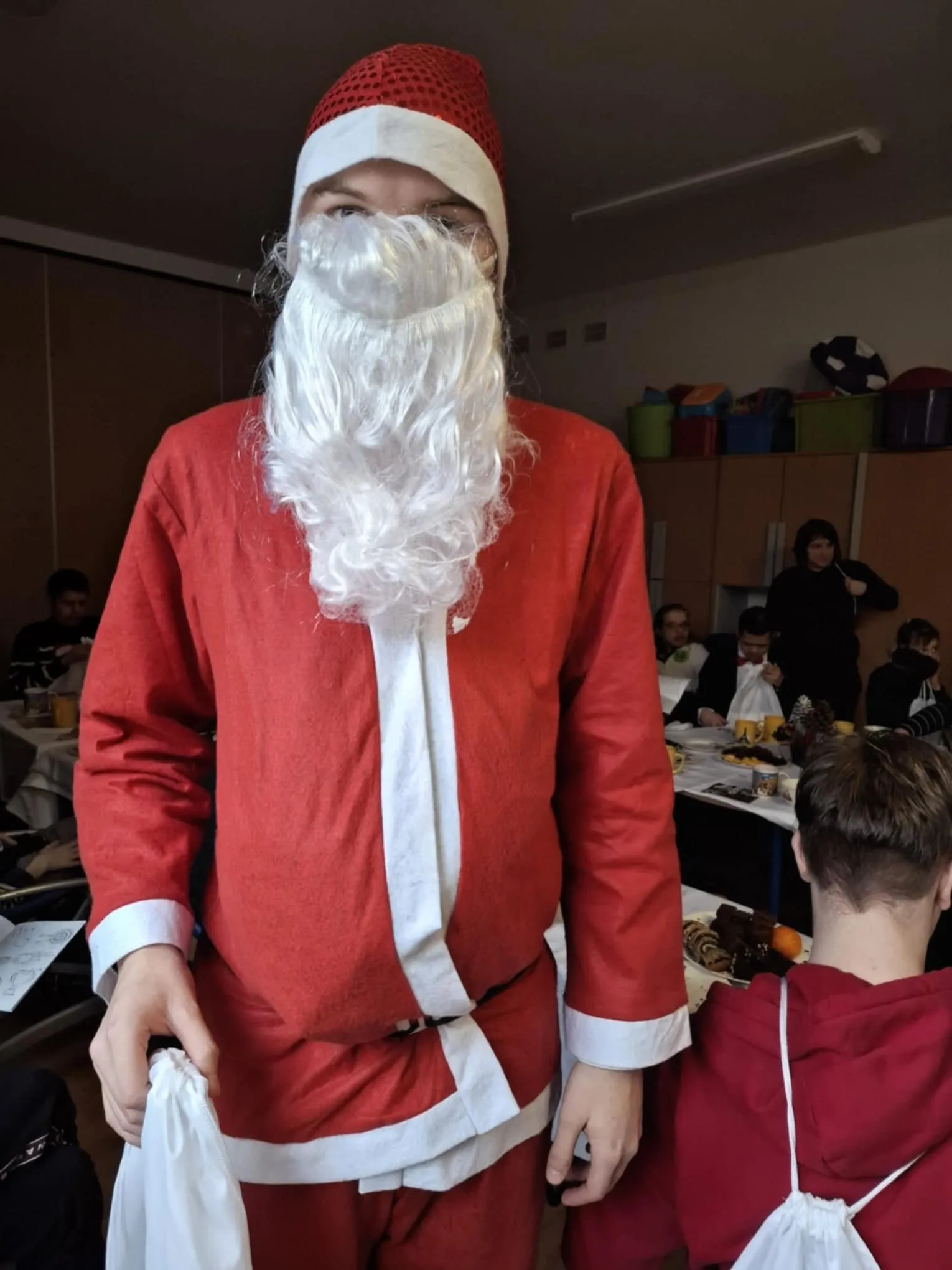 Uczniowie spotykają się z Mikołajem