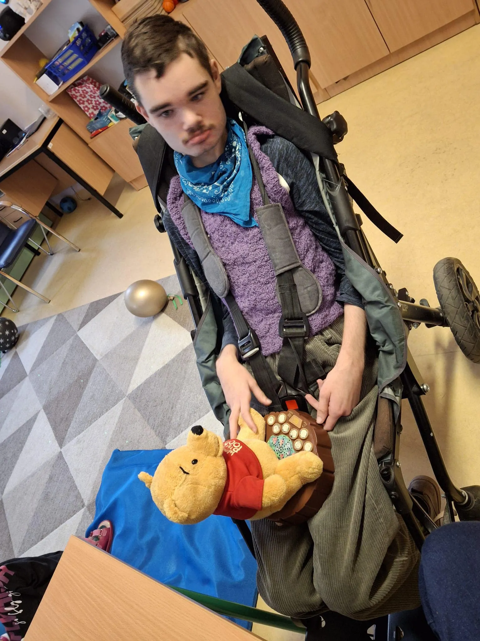 Uczniowie na zajęciach z okazji Dnia Kubusia Puchatka