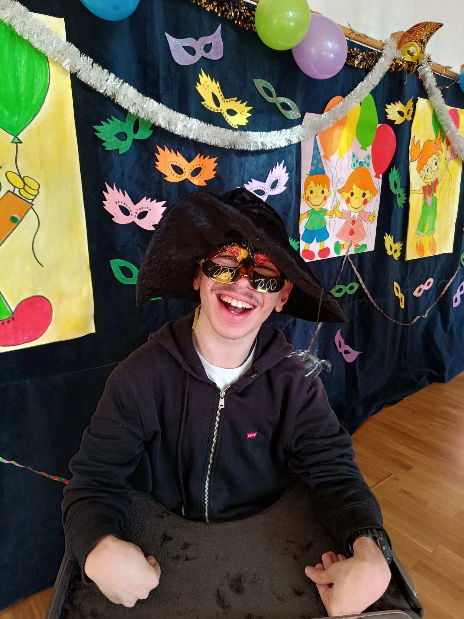 Uczniowie na balu karnawałowym