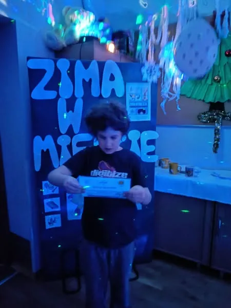 Uczniowie na zimowym balu