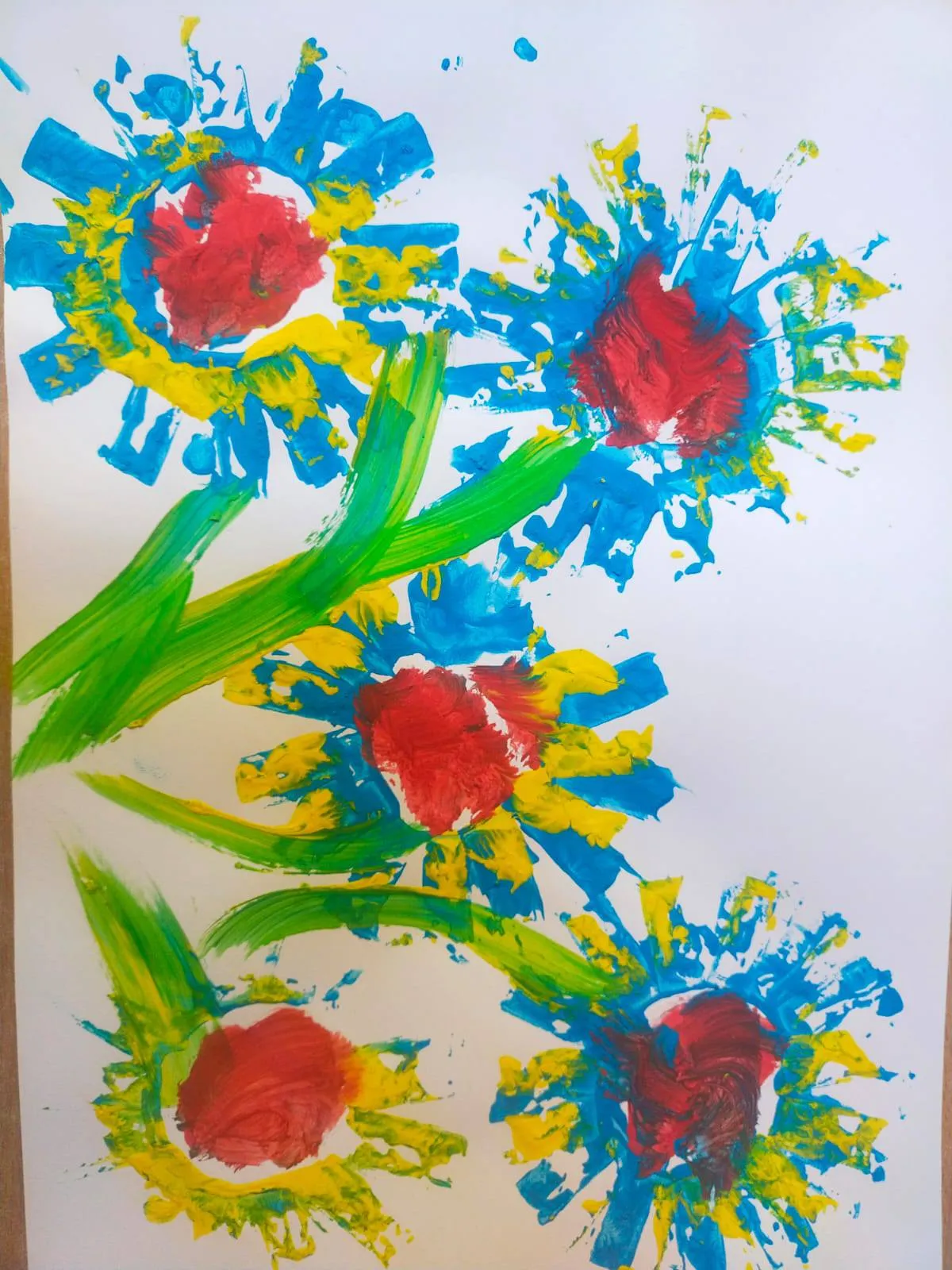 Uczniowie na wydarzeniu 'Kreatywne prace plastyczne'