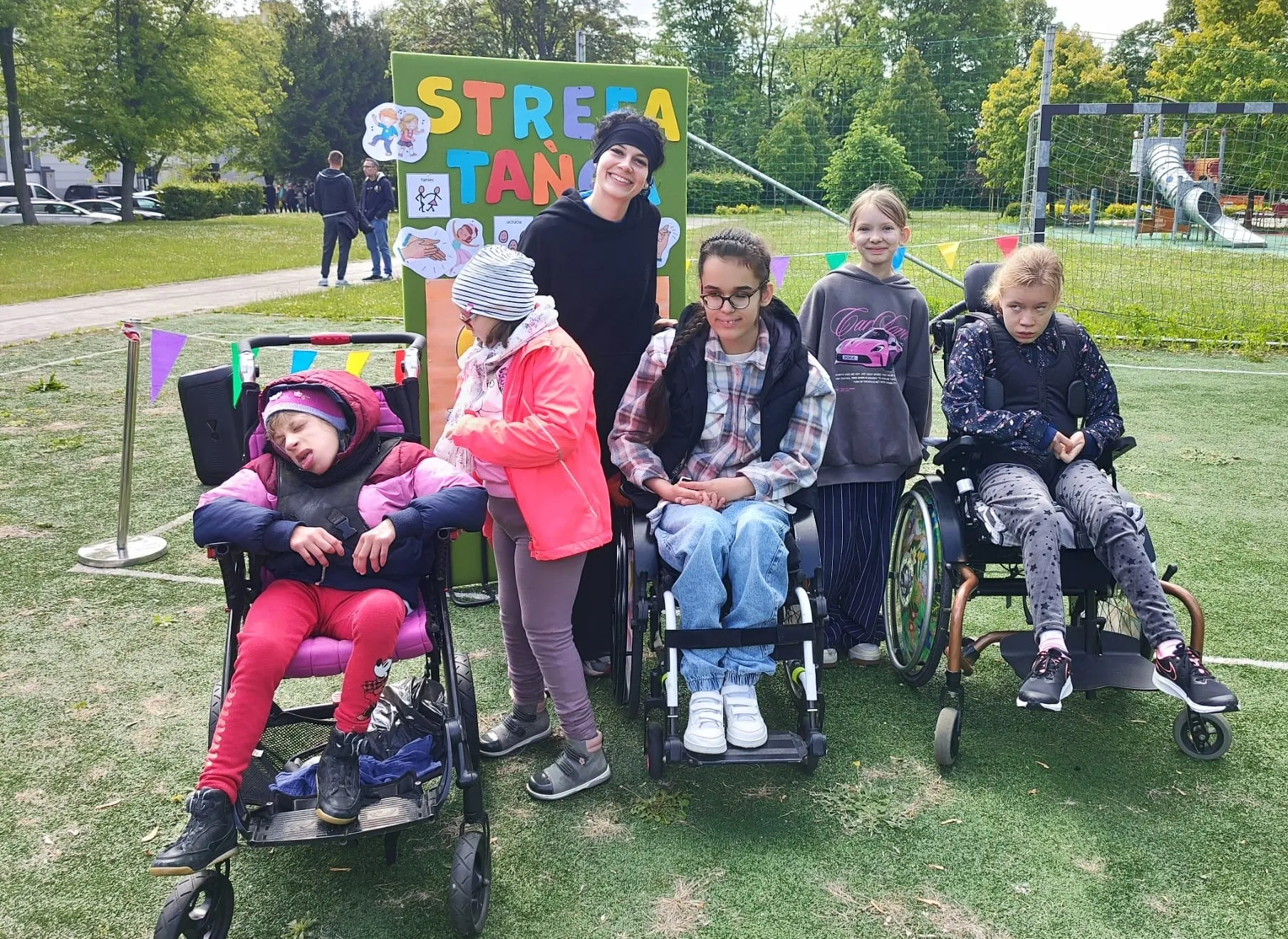 Uczniowie na wydarzeniu 'Zdrowo - sportowo