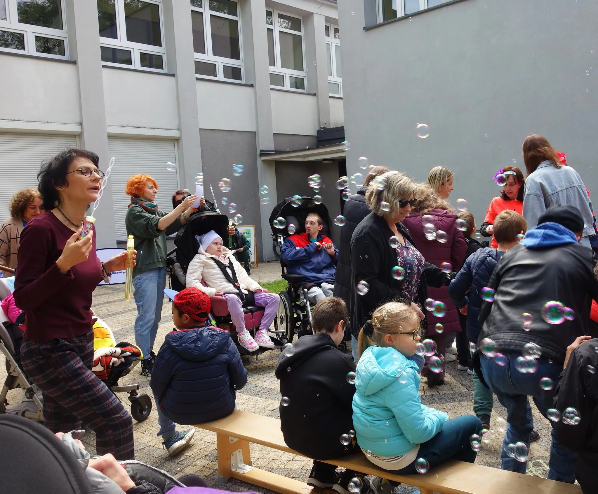 Uczniowie na wydarzeniu 'Zdrowo - sportowo