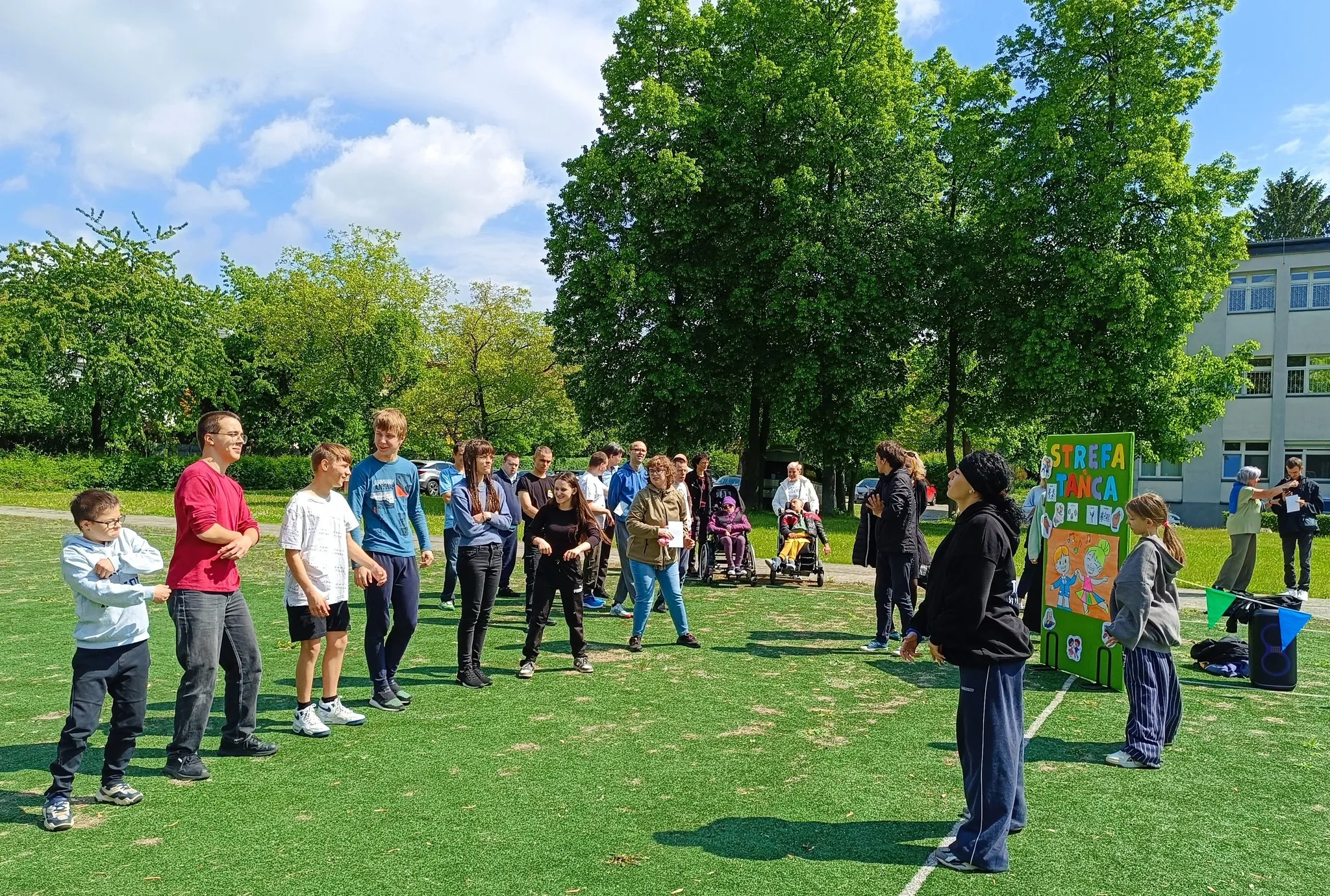 Uczniowie na wydarzeniu 'Zdrowo - sportowo