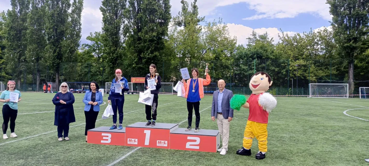 Uczniowie na wydarzeniu 'XI Wiosenny Bieg Osób'