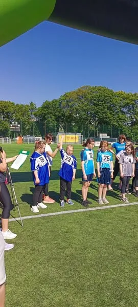 Uczniowie na wydarzeniu 'XI Wiosenny Bieg Osób'