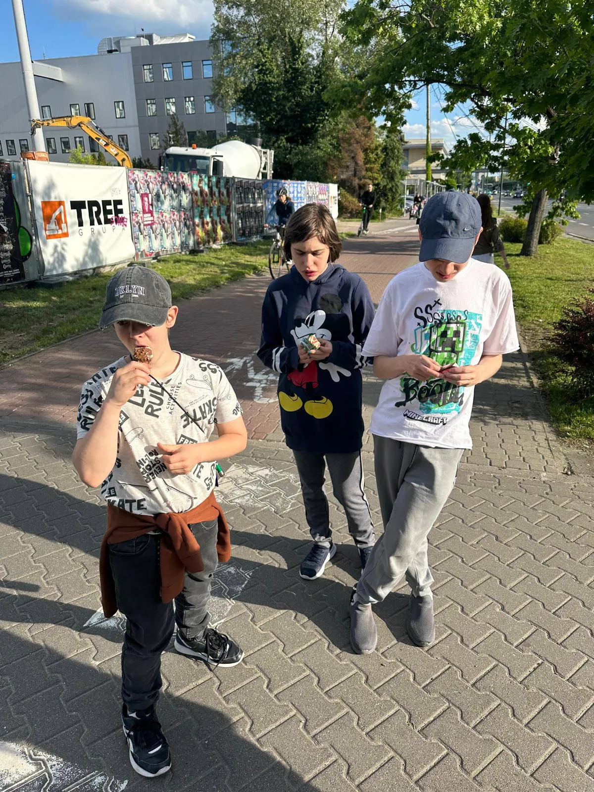 Uczniowie na wydarzeniu 'Eco wyzwania, zwracaj opakowania'