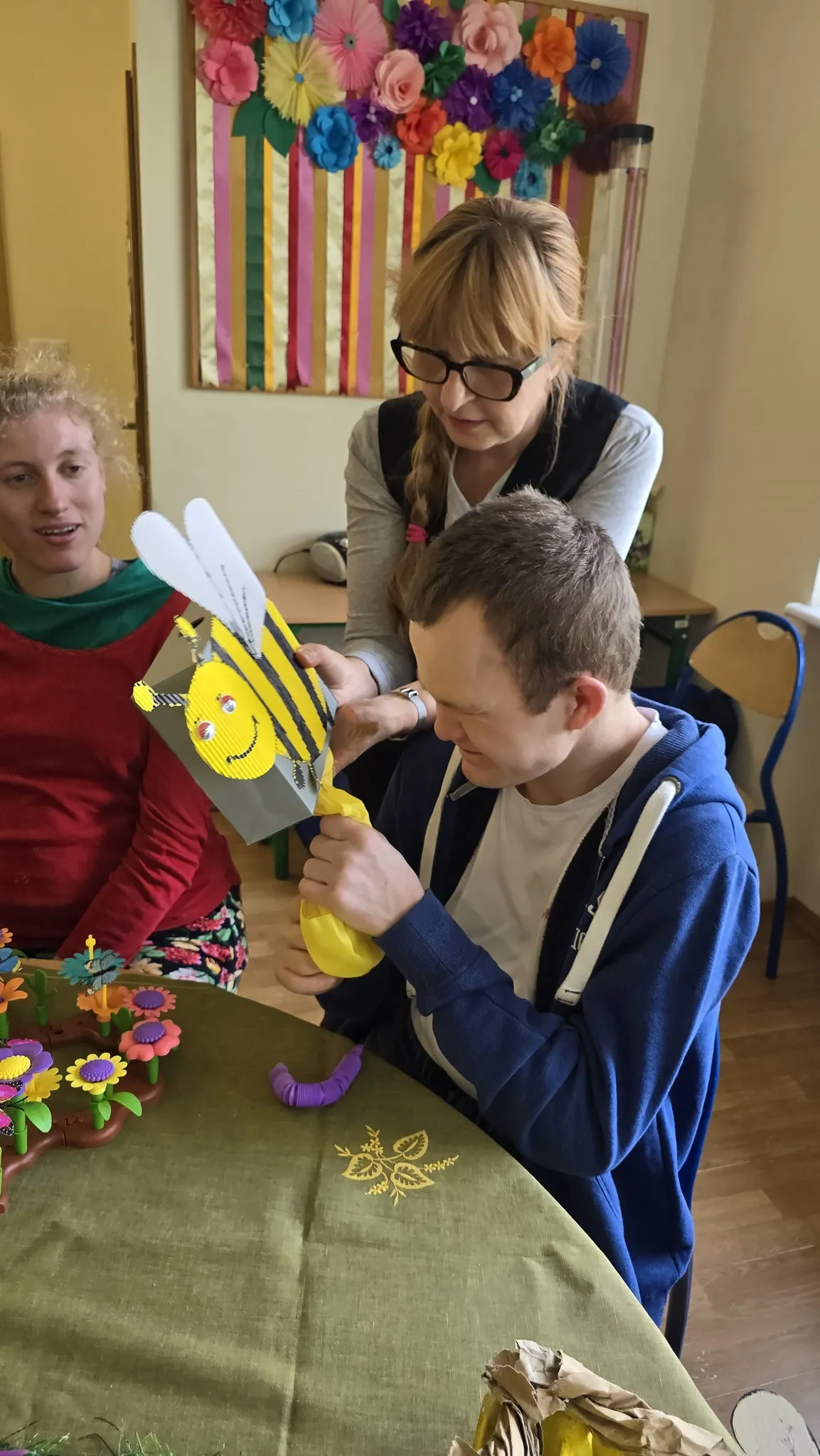 Uczniowie na wydarzeniu 'sensosmyki'