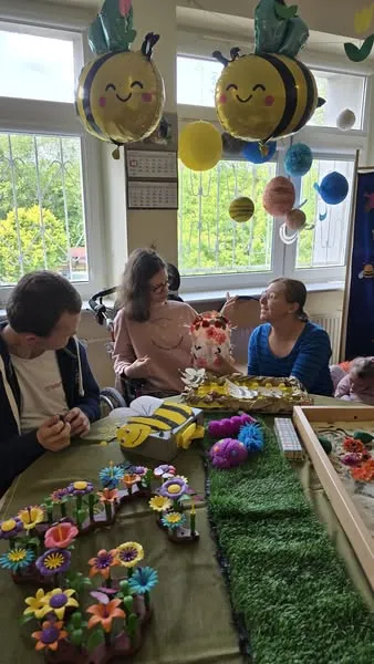 Uczniowie na wydarzeniu 'sensosmyki'