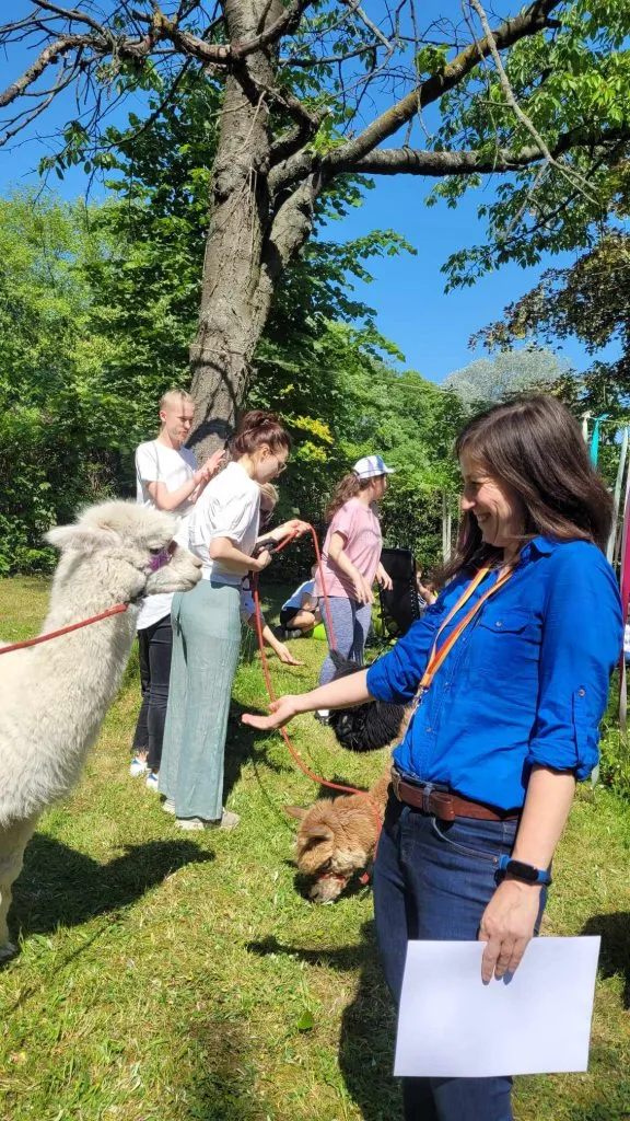 Uczniowie na pikniku szkolnym